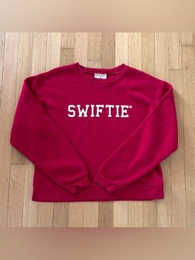 Taylor Swift Swiftie Crewneck Sweatshirt Red Taylor’s Version Merch Size Medium